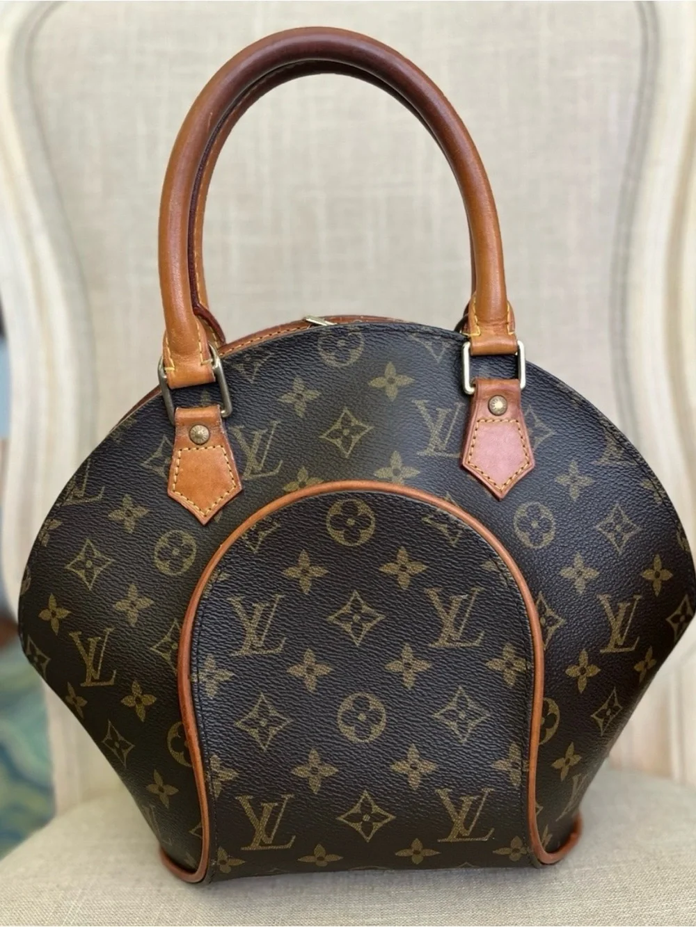 Louis Vuitton Ellipse PM M10040 Timeless design in good vintage condition.